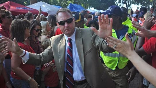Hugh Freeze apologizes to Ole Miss (Featured)