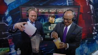 Jon Gruden made a smoothie on MNF last night, and Twitter couldn't help itself (video)