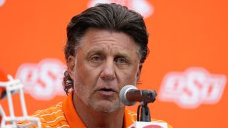 Mike Gundy: "The people that are negative and voicing their opinion are the same ones that can't pay their own bills" (Mike Gundy)