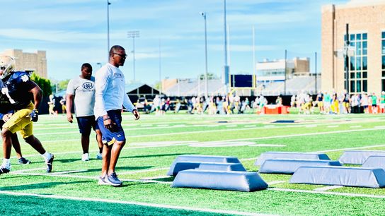 In 'The Lab' with Notre Dame's Deland McCullough's unique running back drills