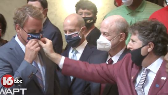 Leach: Kiffin's not boring; Lane: Somehow he got my number (Ole Miss)