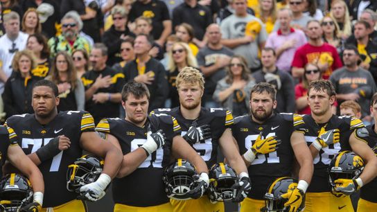 Could we see an entire college football program kneel for the anthem this fall? (national anthem)