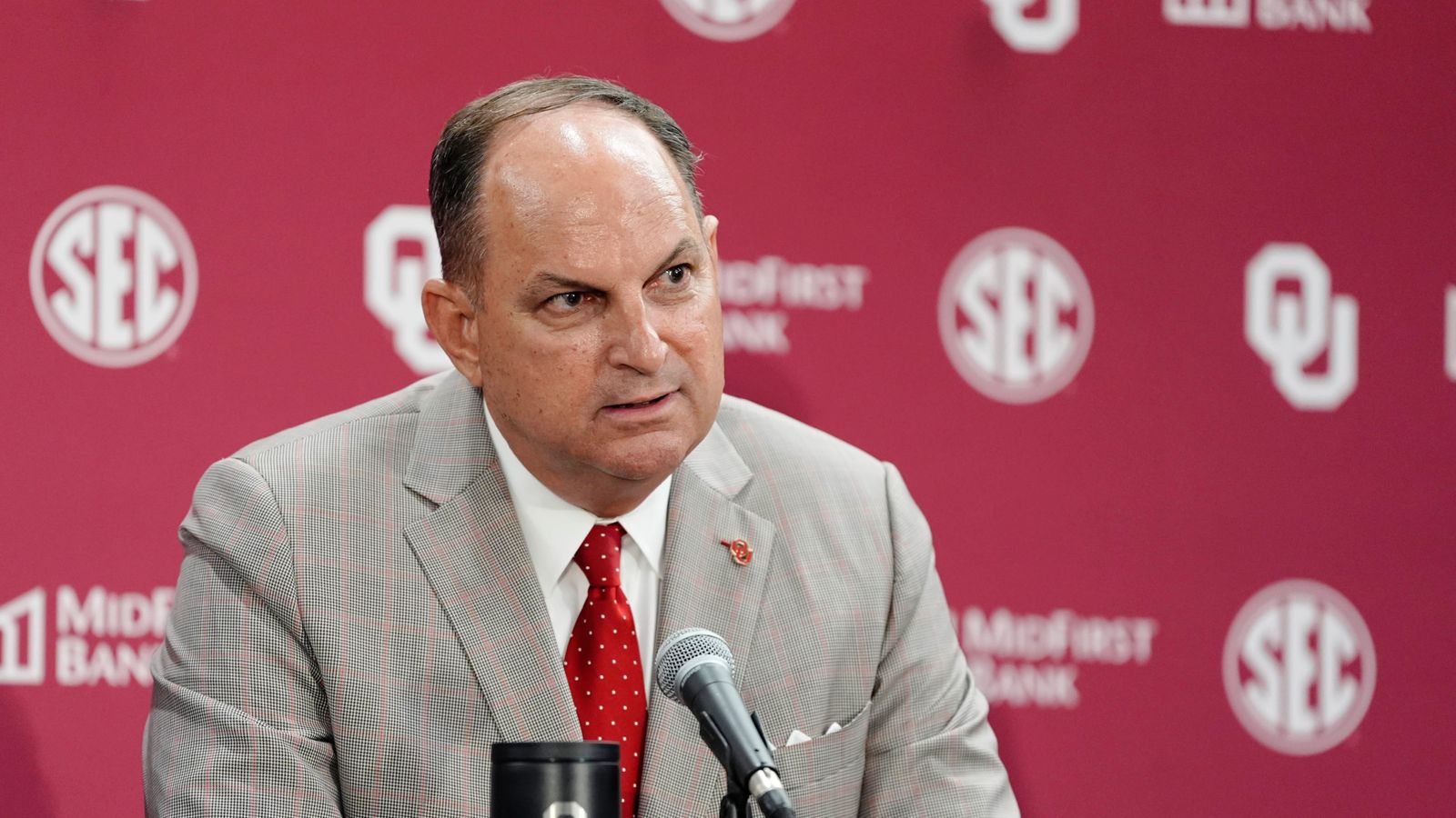 Oklahoma's Joe Castiglione set to retire (Featured)