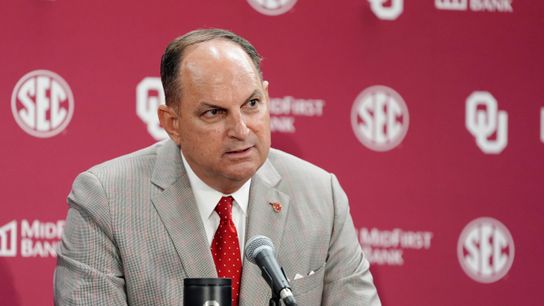 Two years after departure, Oklahoma AD Joe Castiglione dunks on Lincoln Riley (lincoln riley)