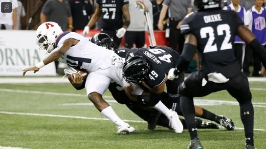 Hawaii DT shows what it means to play through the whistle (Hawaii)