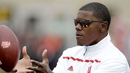 Sources: NFL's Giants pursuing Notre Dame's McCullough, Irish working to keep RB coach