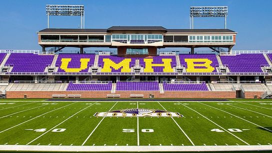 Former national-title-winning QB Padron returns to Mary Hardin-Baylor as OC