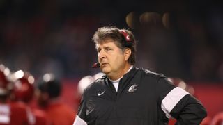 Mike Leach and Washington State players have instituted a social media ban (Featured)