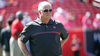 Tampa Bay has dismissed defensive coordinator Mike Smith (Mike Smith)