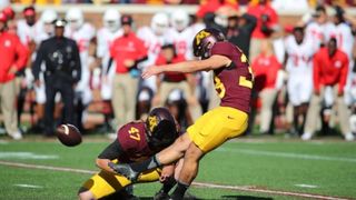Video: Minnesota's specialists pranked a strength coach at dinner (specialist)