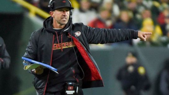 Kyle Shanahan shows you how to work the refs (Kyle Shanahan)