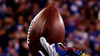 Video: D-III player makes an unbelievable catch that even Odell Beckham Jr. couldn't duplicate (Lawrence University)