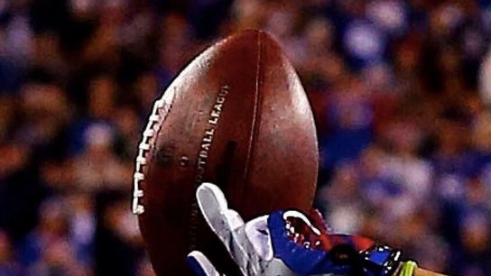 Video: D-III player makes an unbelievable catch that even Odell Beckham Jr. couldn't duplicate (Lawrence University)