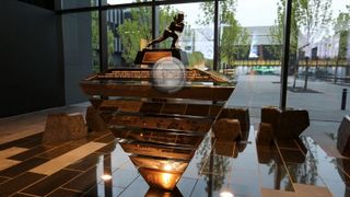 Oregon's display of Marcus Mariota's Heisman Trophy is gorgeous (Oregon)