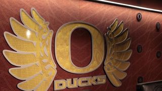 Mark Helfrich explains how the Oregon staff grades game film before sharing with the team (Featured)