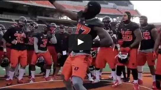 Video: With 50 push-ups on the line, Oregon State held an O vs. D dance off (video)