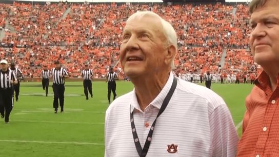 Hall of Fame coach Pat Dye has passed away (Pat Dye)