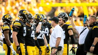 Phil Parker wins 2023 Broyles Award (2023 Broyles Award)