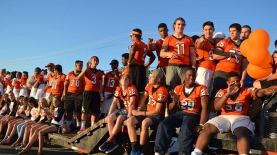 The simplest gesture during a homecoming parade provides a great reminder to HS athletes (Featured)