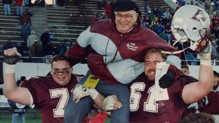 Hall of Fame coach Roger Harring passes away (wisconsin-la crosse)