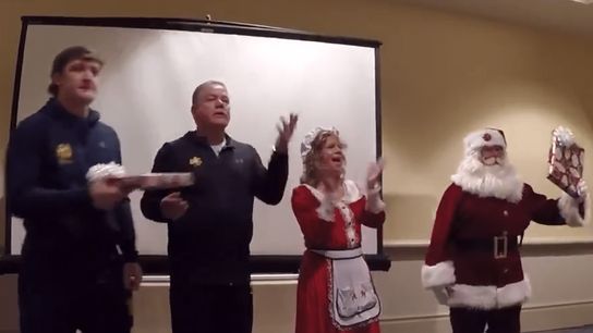 Two programs deliver special Christmas #ScholarshipAlerts (#scholarshipalert)