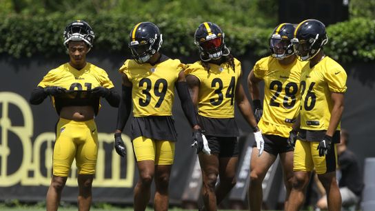 Steelers to require non-vaccinated players to wear yellow wristbands