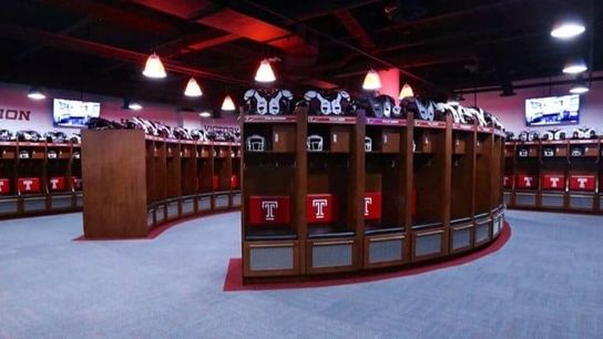 Video: Temple rips out its old lockers for new, and the players flip out (Temple)