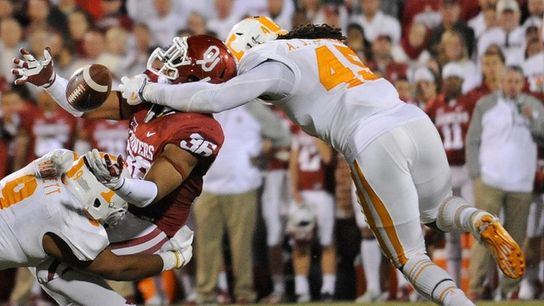 Video: Tennessee evaluates their defensive line based on the E.A.T motto