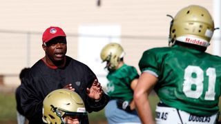 Boston College working on deal to bring NFL veteran in as defensive coordinator (Tim Lewis)