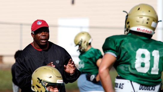 Boston College working on deal to bring NFL veteran in as defensive coordinator (Tim Lewis)