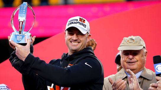 Watch: Zac Taylor drops by Cincinnati bar after defeating Buffalo Bills (zac taylor)
