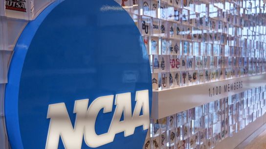 NCAA amends proposal to punish teams who add players outside transfer portal window (NCAA Transfer Portal Window)