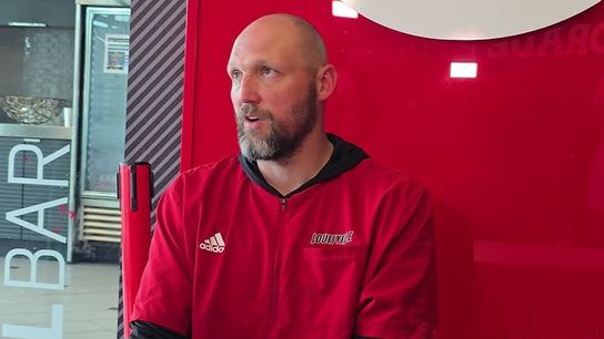 Sources: Louisville assistant emerges as Alabama candidate (Featured)