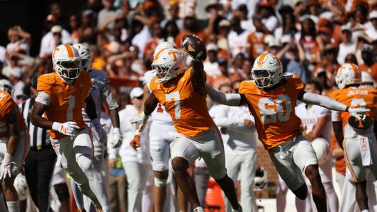 Did SEC referees let Tennessee pull off an illegal onside kick vs. Texas? (Tennessee onside kick)